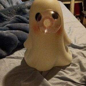Cream Ghost Figurine with Bubblegum